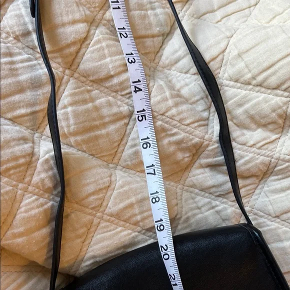 Black Crossbody Fashion Bag - Picture 9 of 9